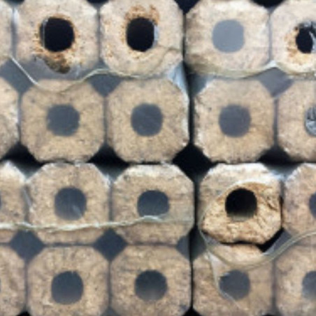 a a briquette-de-bois-pini-kay